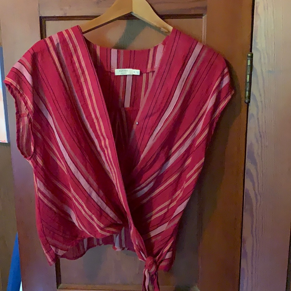 Cross blouse with tie at bottom